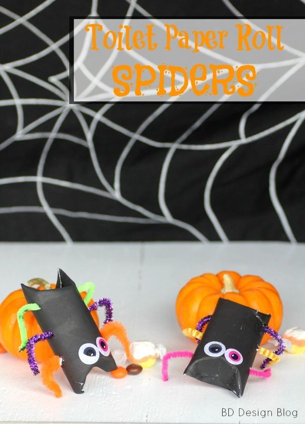 manualidad infantil de halloween aranas de papel higienico rellenas de caramelos