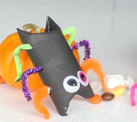 Halloween Kid Craft: Candy Filled Toilet Paper Roll Spiders