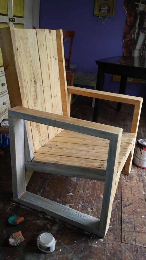 i spit all over this pallet furniture spitchallenge, painted furniture, pallet