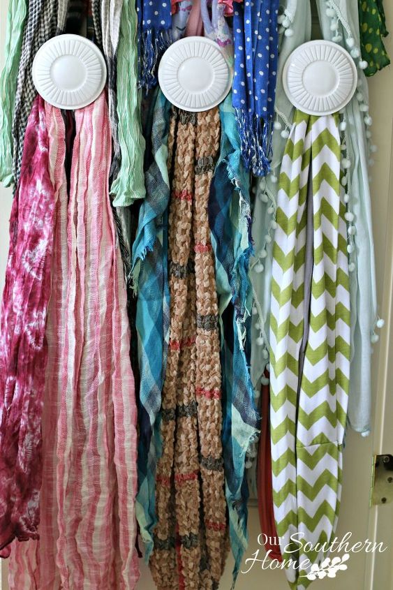 organizador de bufandas de la tienda de segunda mano
