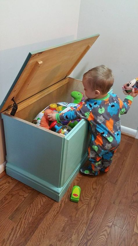 caixa de brinquedos brilhante e colorida criada com produtos seguros e no txicos