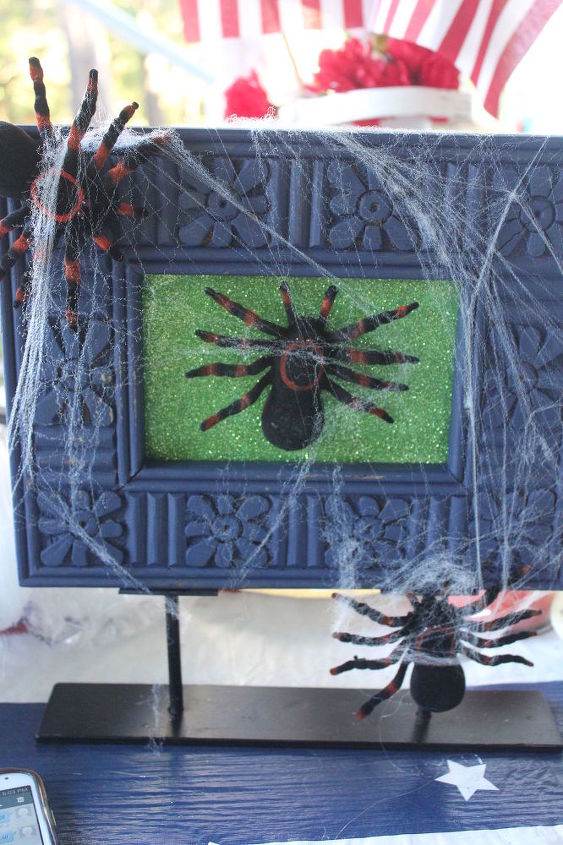 the itsy bitsy spider climbed up the picture frame, crafts, halloween decorations, seasonal holiday decor