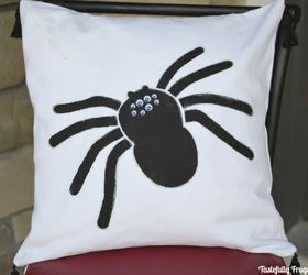 glow in the dark spider pillow, crafts, home decor, seasonal holiday decor