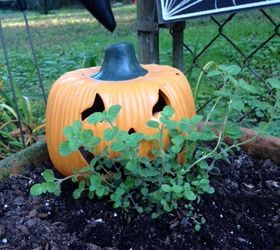 Spooktacular Garden Decor #Halloween