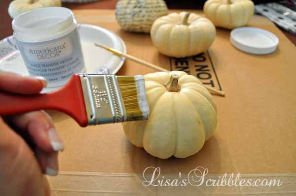 decorao de outono divertida mini abboras embrulhadas