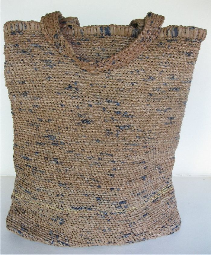 what can you do with plastic bags make a tote bag or purse, Plarn tote bag with box bottom