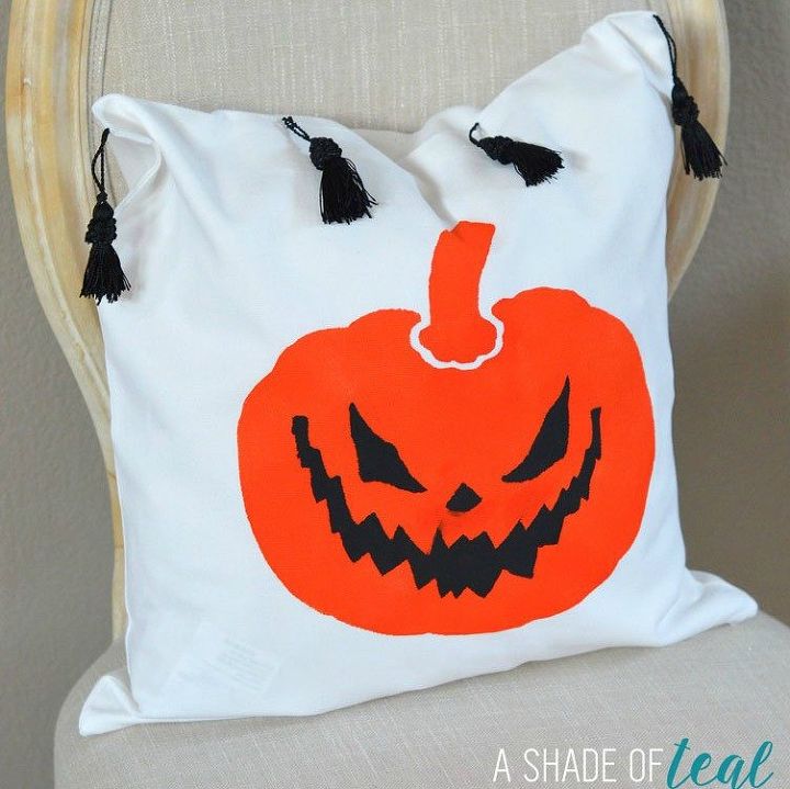 s 15 cute and creepy throw pillow designs you can paint this minute, crafts, halloween decorations, home decor, seasonal holiday decor, Try a Ghoulish Grinning Pumpkin