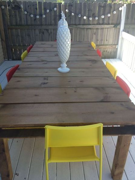diy outdoor dining table from wood pallets, diy, outdoor furniture, painted furniture, pallet, woodworking projects
