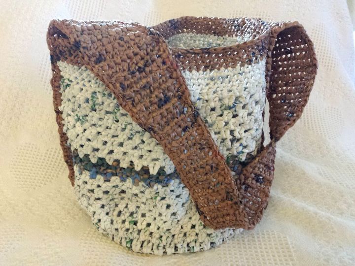 what can you do with plastic bags make a tote bag or purse, Plarn bag with round bottom