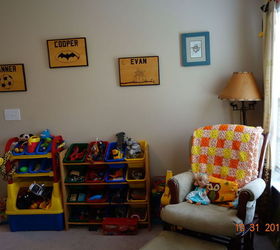 play room reading nook with pallet seat 30dayflip, decoupage, entertainment rec rooms, painted furniture, pallet, repurposing upcycling, shelving ideas