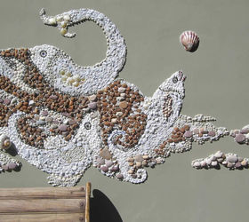 Mosaico de guijarros y conchas