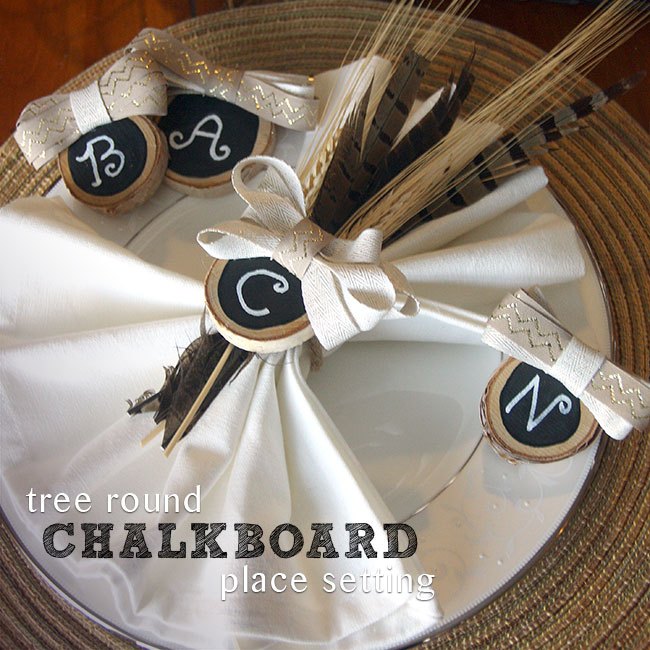 rustic tree round chalkboard place setting for thanksgiving, chalkboard paint, crafts, seasonal holiday decor