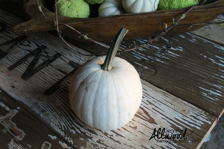 a table arrangement for thanksgiving, seasonal holiday decor, thanksgiving decorations