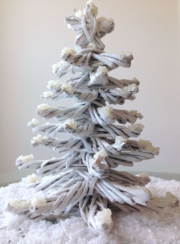 create a recycled newspaper woven stars tree, crafts, repurposing upcycling, seasonal holiday decor