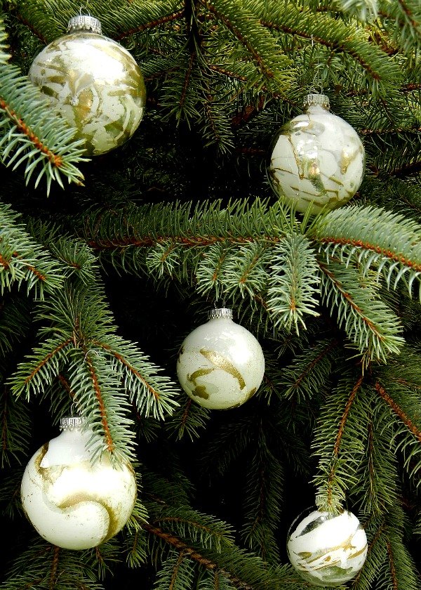 classy marbleized metallic christmas ornaments, christmas decorations, seasonal holiday decor