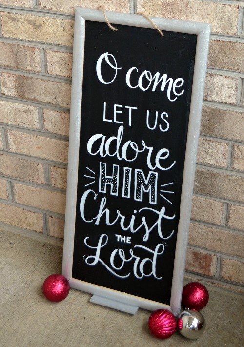 christmas chalkboard sign, chalkboard paint, christmas decorations, crafts, seasonal holiday decor