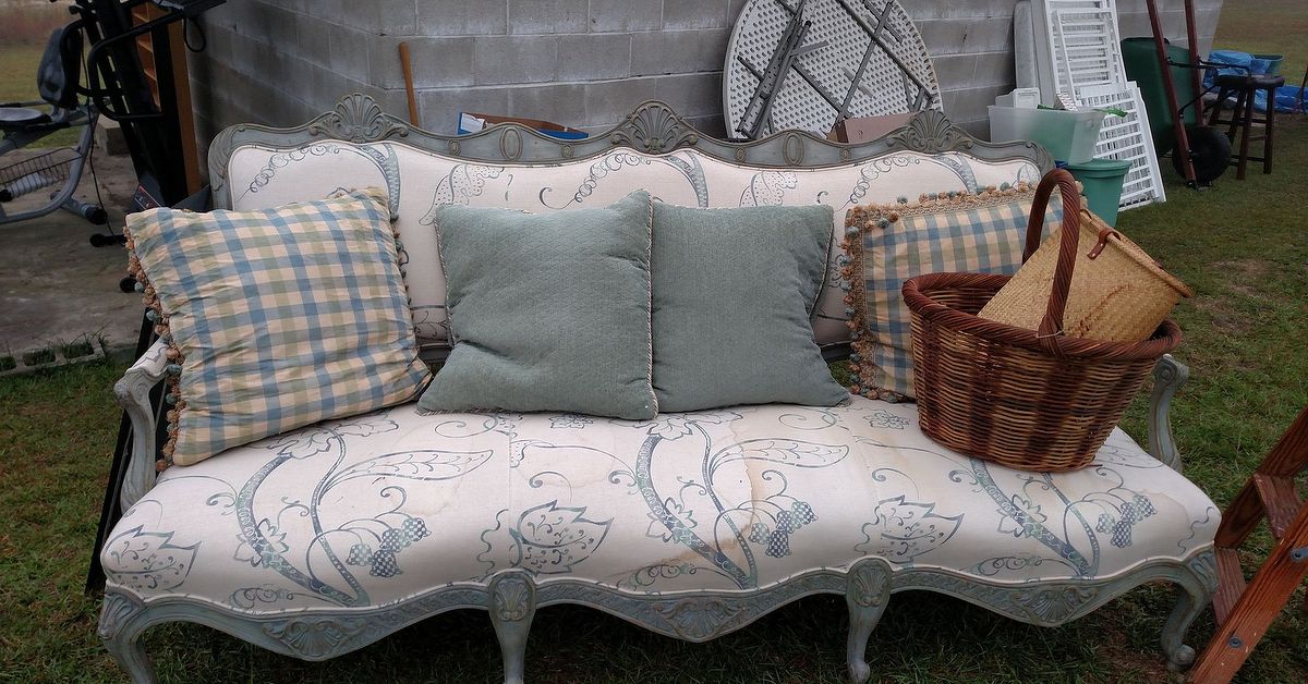 French Couch To Settee With Chalk Paint Hometalk