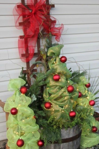 20 rvores de natal falsas que voc gostaria de ter visto antes, rvores de Natal em gaiolas de tomate