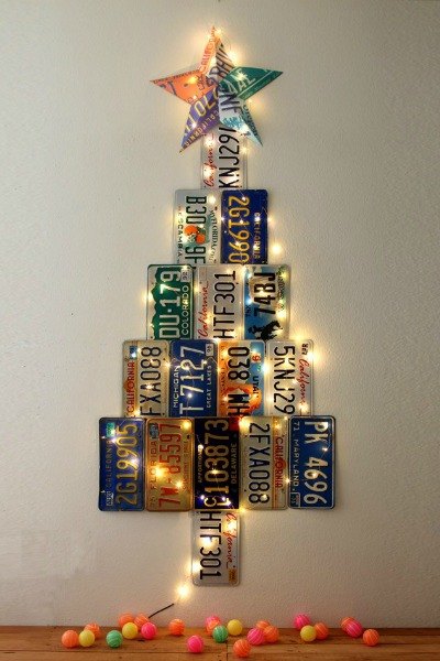 s 20 fake christmas trees you ll wish you d seen sooner, christmas decorations, repurposing upcycling, seasonal holiday decor, Lit Up License Plates