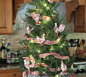 thrift store christmas tree basket, chalk paint, christmas decorations, crafts, seasonal holiday decor