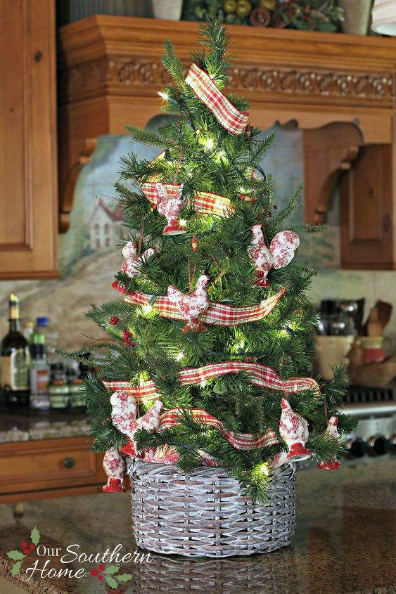 thrift store christmas tree basket chalk paint christmas decorations crafts seasonal holiday - Christmas Basket Decorations thrift store christmas tree basket chalk paint christmas decorations crafts seasonal holiday - Christmas Basket Decorations