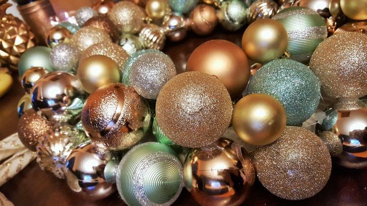 diy holiday ornament wreath, christmas decorations, crafts, seasonal holiday decor, wreaths