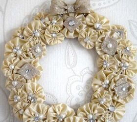 beautiful christmas wreath out of fabric, christmas decorations, crafts, reupholster, wreaths