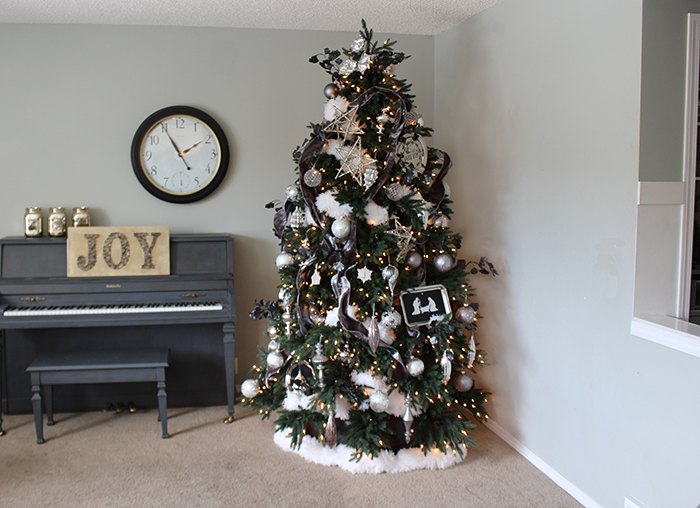 my christmas tree christmastree mychristmastree, christmas decorations, repurposing upcycling, seasonal holiday decor, White and grey Christmas tree decor