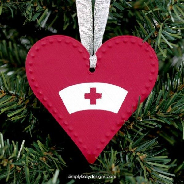 26 adornos ridculamente bonitos que necesitas este ao, Adorno de Navidad para enfermeras