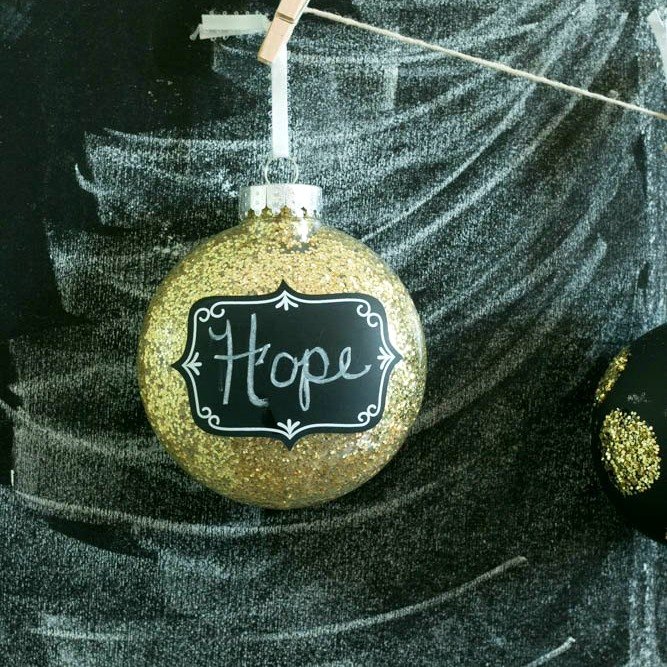 s 26 ridiculously cute ornaments you need this year, crafts, Shimmering Chalkboard Messages