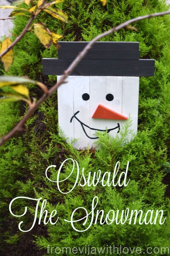 make a fun snowman sign out of pallets, christmas decorations, crafts, pallet, seasonal holiday decor, woodworking projects