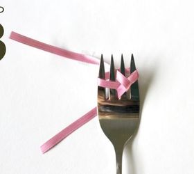 make a perfect little bow using a fork, crafts, seasonal holiday decor