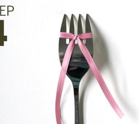 make a perfect little bow using a fork, crafts, seasonal holiday decor