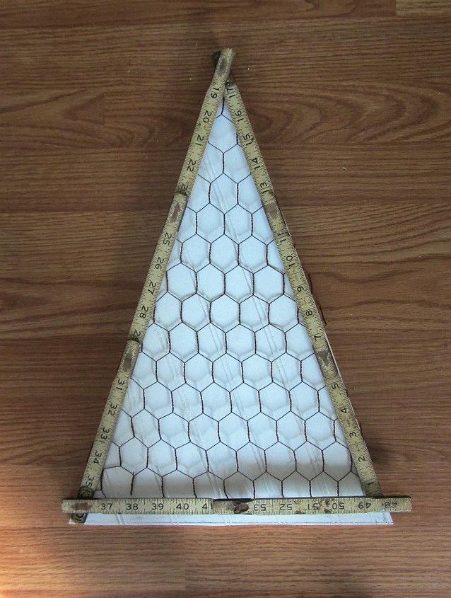simple trees with bead board and chicken wire christmas decorations crafts seasonal holiday - Christmas Decorations With Chicken Wire simple trees with bead board and chicken wire christmas decorations crafts seasonal holiday - Christmas Decorations With Chicken Wire