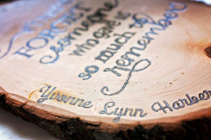 placa de homenaje grabada en madera para un ser querido para principiantes