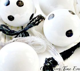 christmas black and white ornament swag, christmas decorations, crafts, seasonal holiday decor