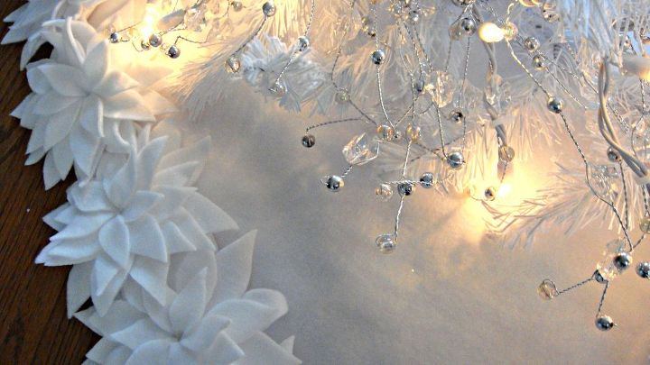 poinsettia christmastree skirt diy, christmas decorations, crafts, how to, seasonal holiday decor