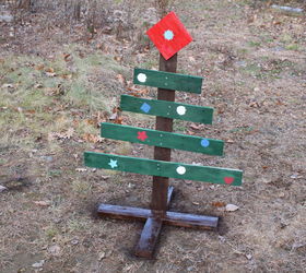pallet wood christmas tree, christmas decorations, crafts, pallet, seasonal holiday decor, woodworking projects