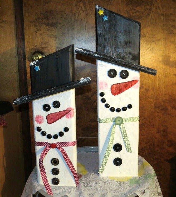 s from your community 14 inexpensive decor ideas and holiday hacks, home decor, seasonal holiday decor, Create your own scrap wood snowmen