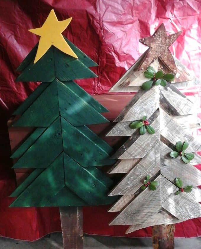 s from your community 14 inexpensive decor ideas and holiday hacks, home decor, seasonal holiday decor, Turn found pallets into colorful trees