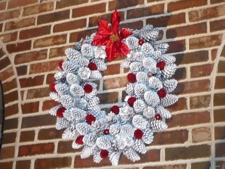 s from your community 14 inexpensive decor ideas and holiday hacks, home decor, seasonal holiday decor, Use an old pool noodle for a 0 wreath