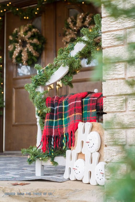 front porch christmas decor, christmas decorations, curb appeal, porches, seasonal holiday decor
