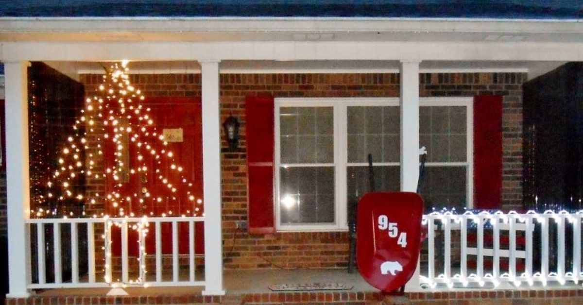 Wire Fencing Turned Christmas Light Decor | Hometalk
