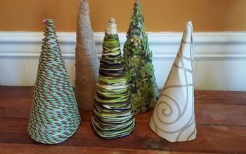 Árboles de Navidad en forma de cono hechos con cajas de cereales