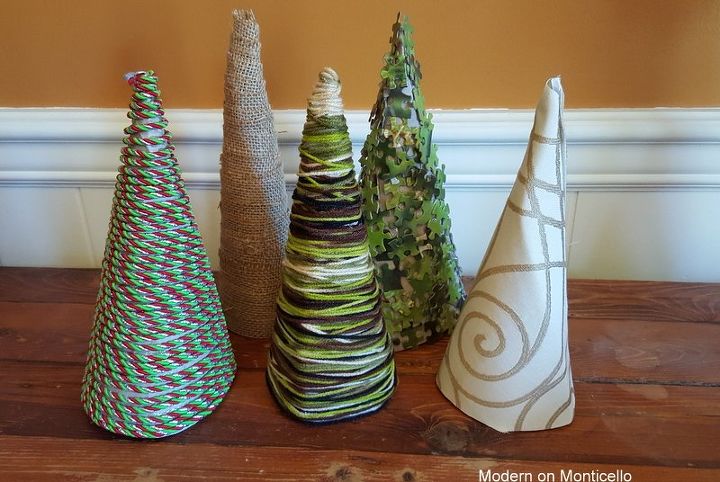 rvores de natal em forma de cone feitas de caixas de cereais
