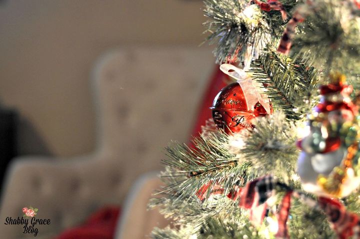Traditional christmas wreath christmas wreath pinecones DIY Christmas Garland | Hometalk