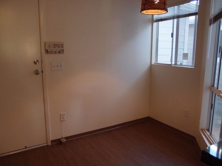 q which would look good high table or regular size for a breakfast nook, dining room ideas, home decor, home decor dilemma, Nook in the corner of the kitchen