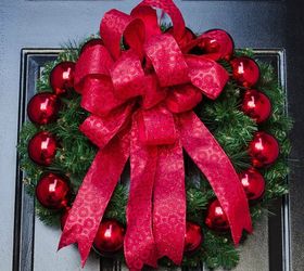 we can tell your holiday decor style from these 8 christmas wreaths, The Lover of Classics