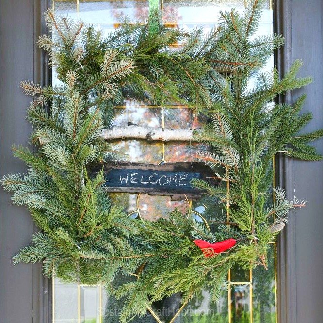 podemos saber tu estilo de decoracin navidea por estas 8 coronas de navidad, Guirnalda de p jaros de Rub en una ventana