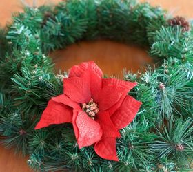 We Can Tell Your Holiday Decor Style From These 8 Christmas Wreaths